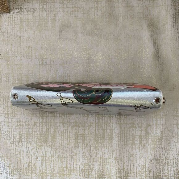 Big Eye Girl Silver Metallic Zip Around Wallet. - Picture 6 of 11